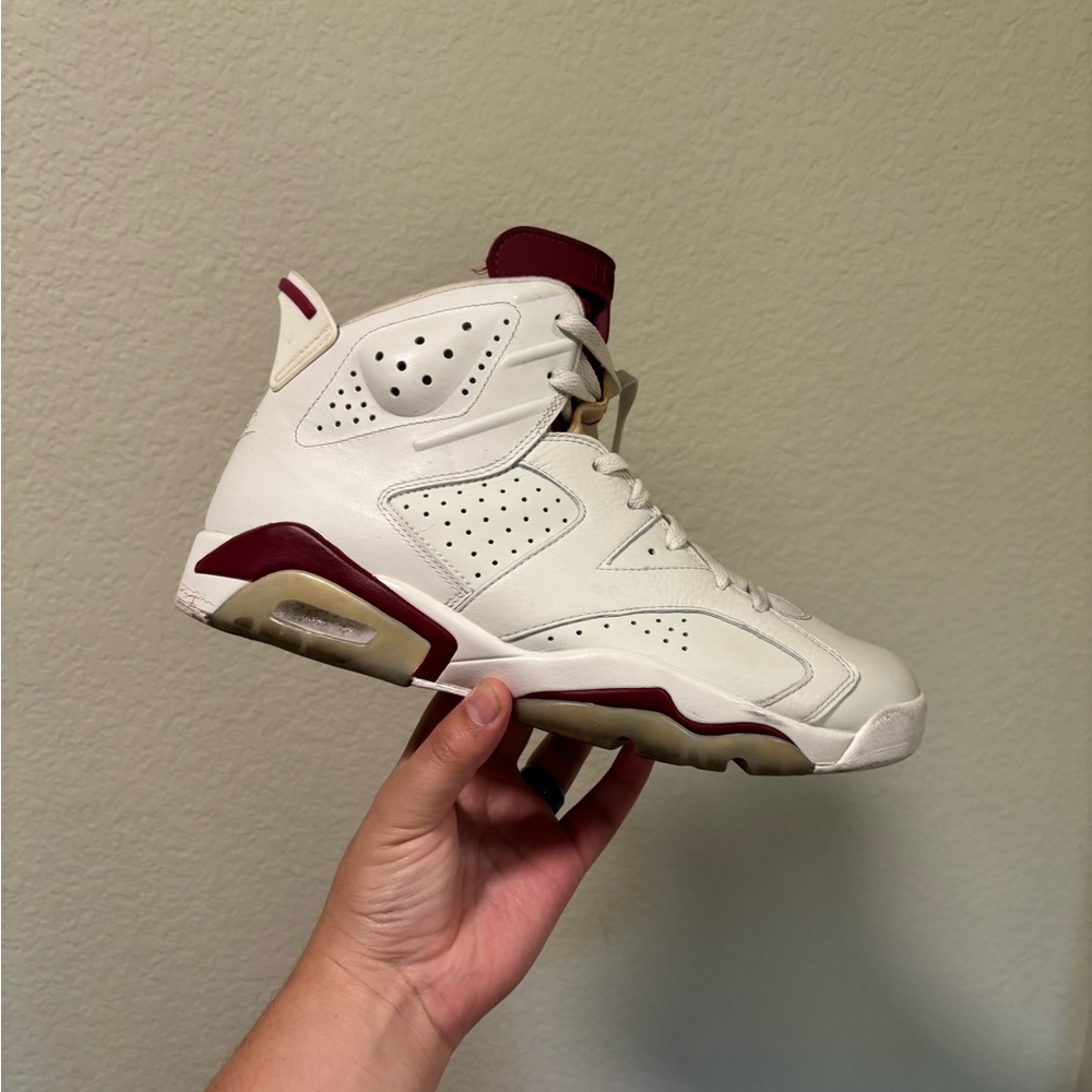 Jordan retro 6 Maroon